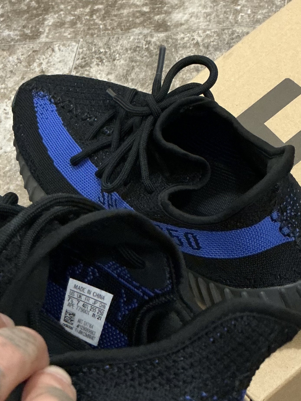 Adidas Yeezy Boost 350 V2 Dazzling Blue - Women's 8.5 / Men's 7.5 (With Box) - Picture 5 of 7